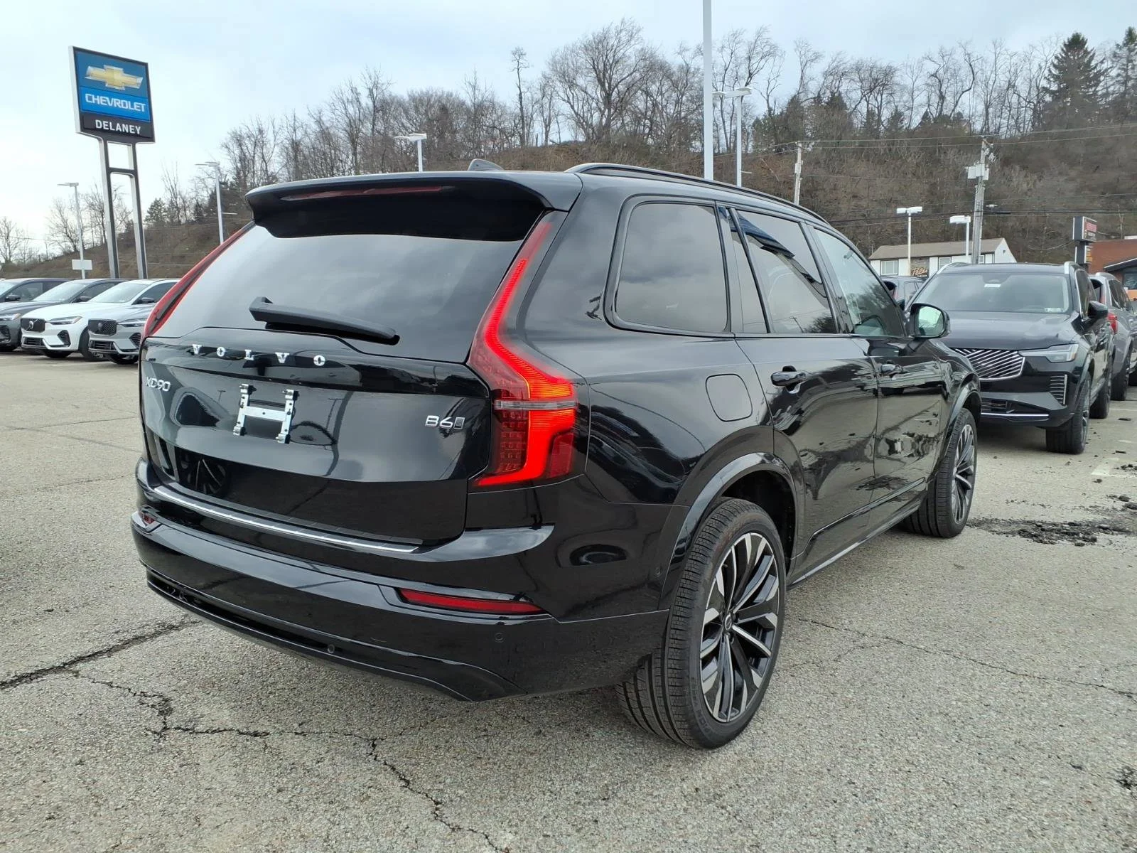 New 2026 Onyx Black Metallic Volvo Ultra Dark Theme image 3