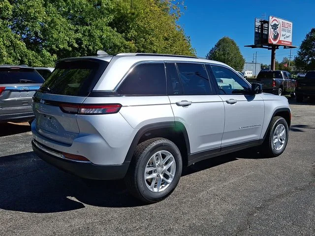 New 2025 Silver Jeep Laredo X image 7