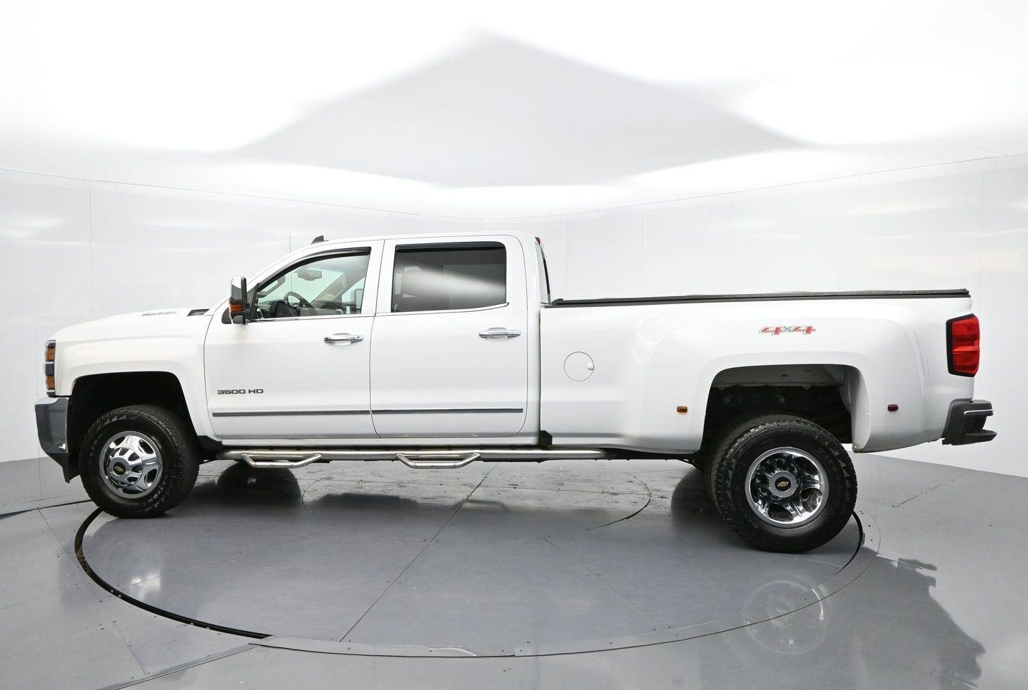 Used 2018 SUMMIT WHITE Chevrolet LTZ image 5