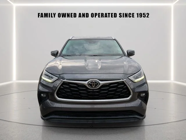 Used 2021 Gray Toyota Limited image 5