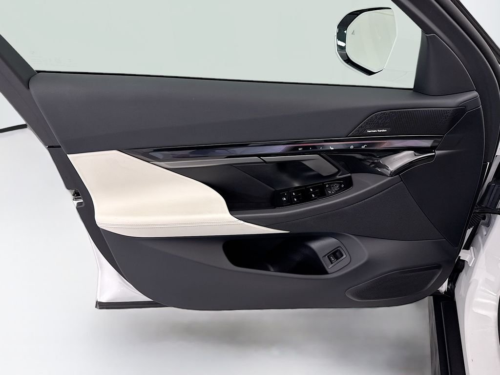 2026 BMW i5 40 - Photo 23