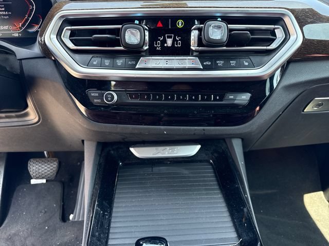 Used 2022 White BMW sDrive30i image 17