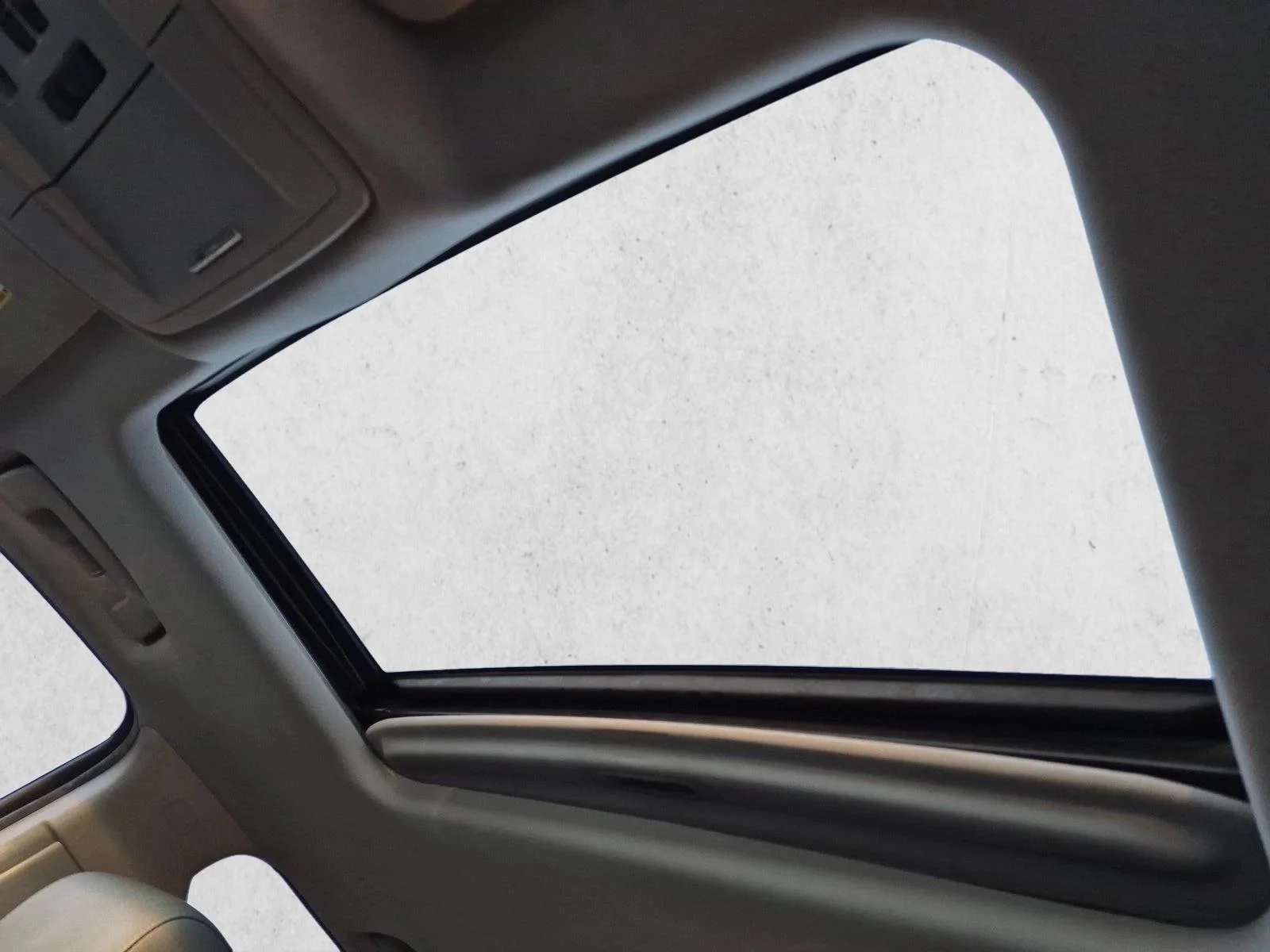 Used 2018 Dark Slate Metallic GMC SLT image 15