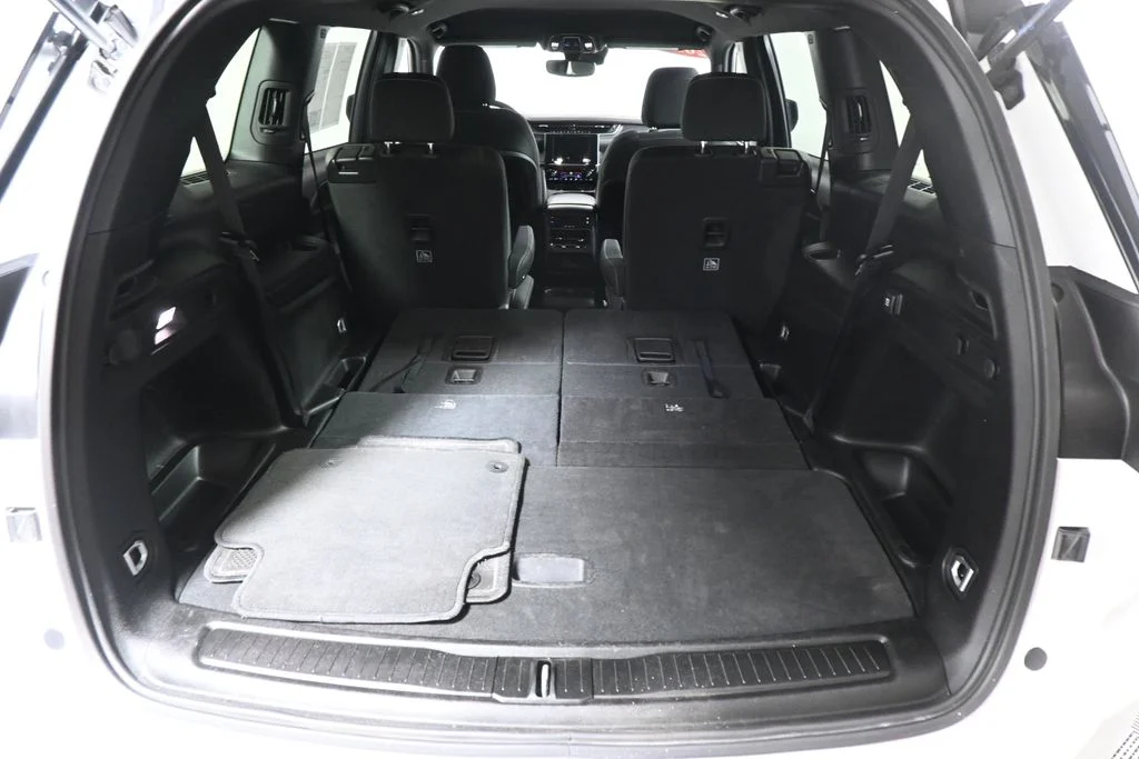 Used 2024 White Jeep Laredo image 42