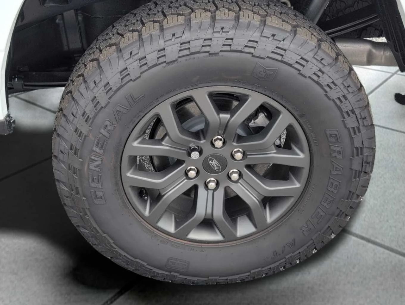 New 2026 Oxford White Ford Tremor image 12