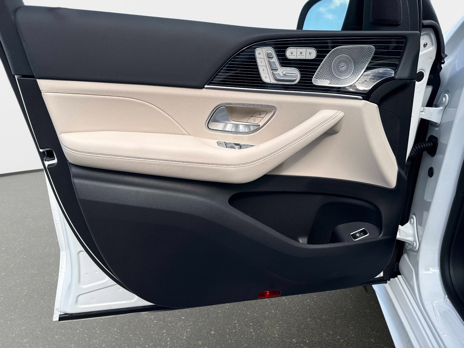 New 2026 Polar White Mercedes-Benz 350 4MATIC® SUV image 17