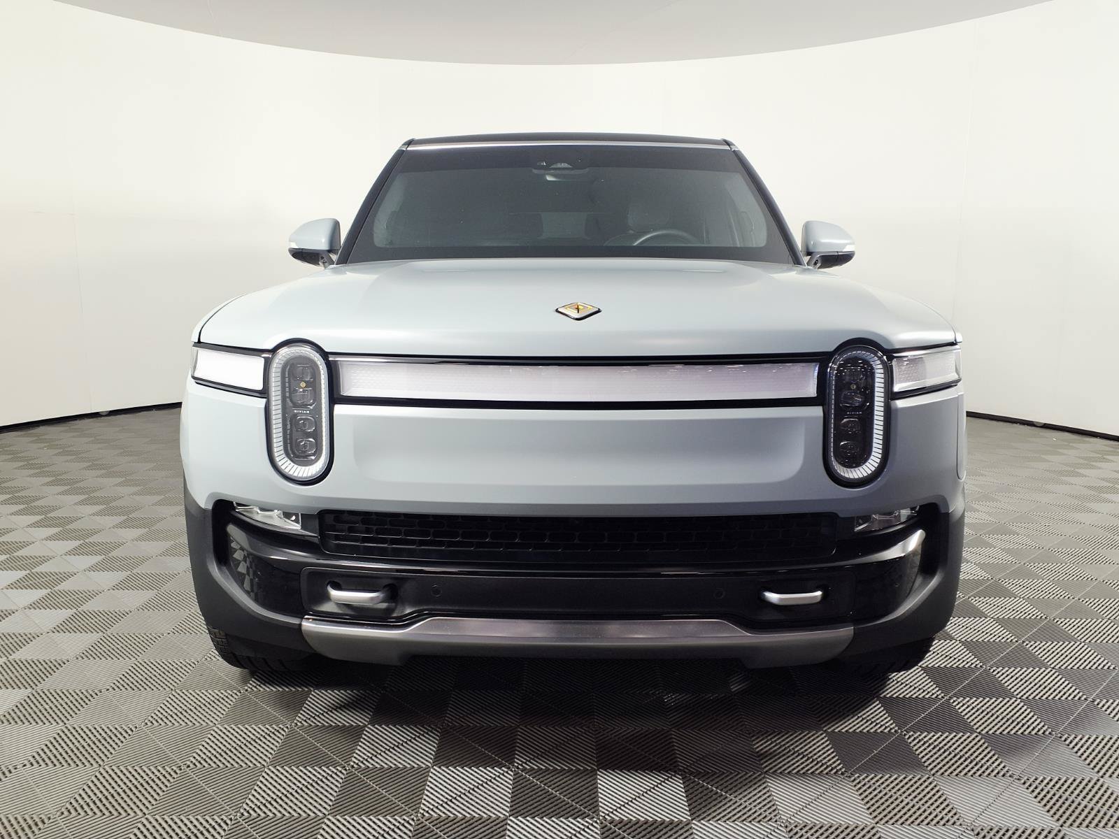 Used 2024 Rivian R1S Adventure with VIN 7PDSGABA3RN038055 for sale in Gilbert, AZ