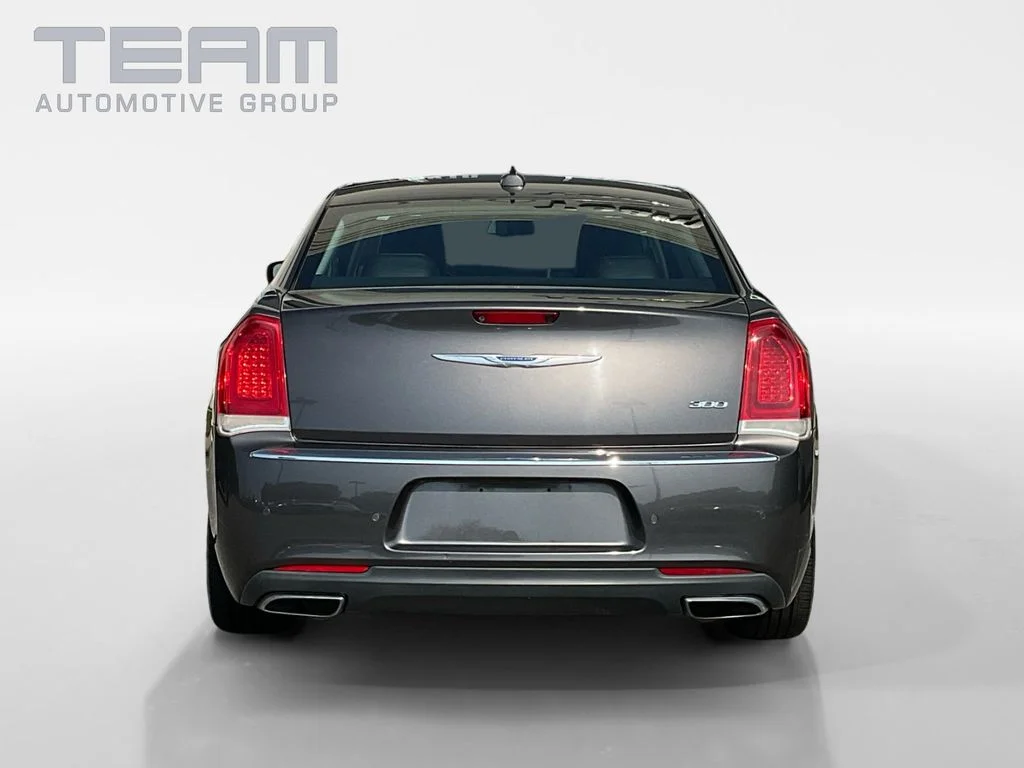 Used 2018 Gray Chrysler Limited image 6