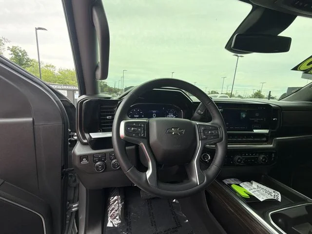 Used 2025 Gray Chevrolet LT image 14