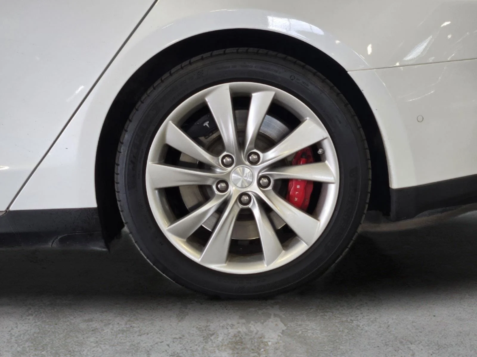 Used 2015 White Tesla P85D image 12
