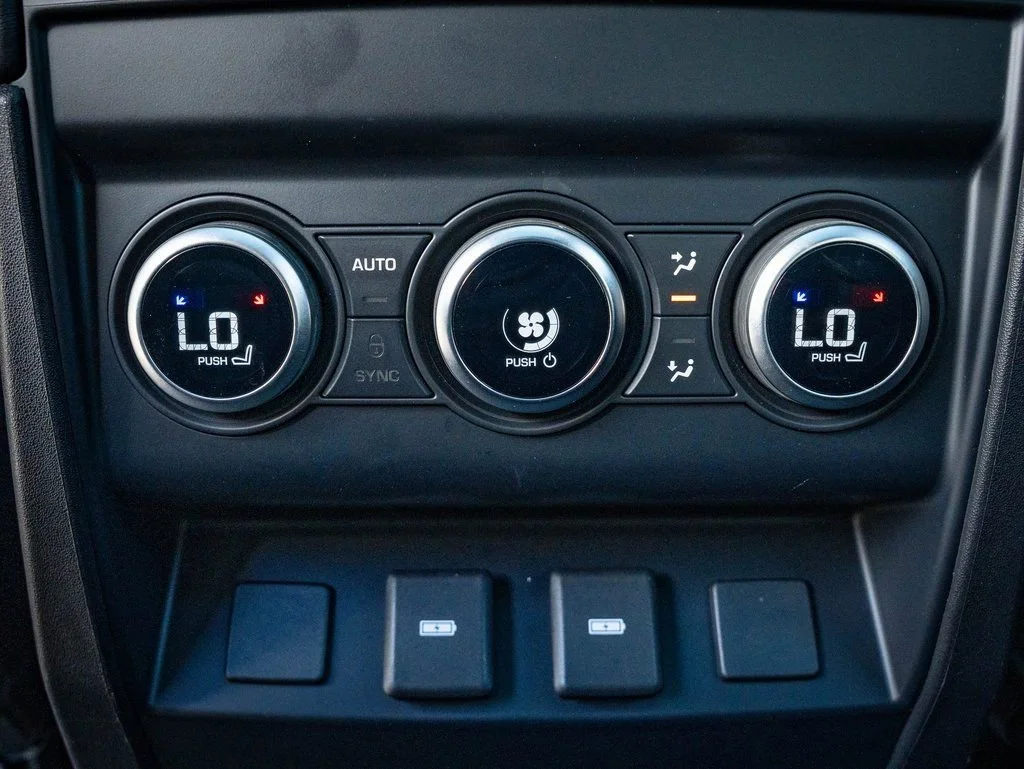 2023 Land Rover Defender X-Dynamic SE - Photo 39