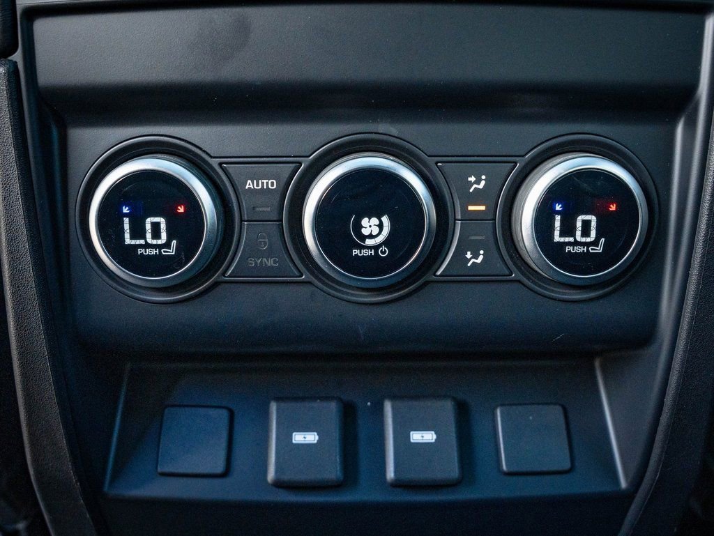 Used 2023 Black Land Rover X-Dynamic SE image 39