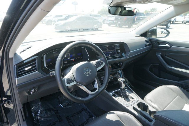 Used 2024  Volkswagen SE image 14