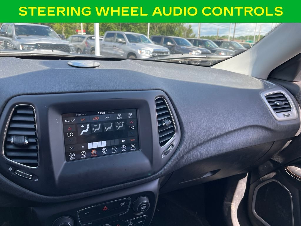 Used 2021 Diamond Black Crystal Pearlcoat Jeep Latitude image 16