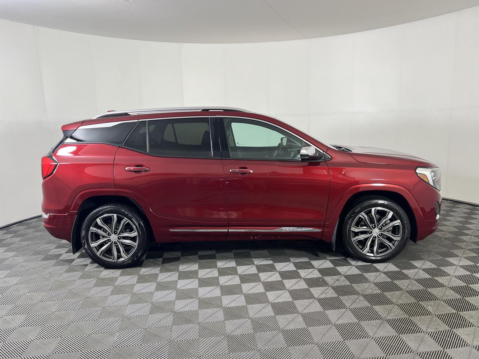 Used 2018 Red Quartz Tintcoat GMC Denali image 33