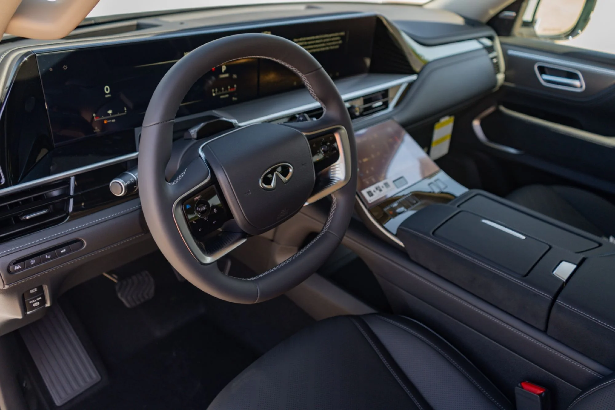 New 2027 RADIANT WHITE INFINITI Luxe 2WD image 8