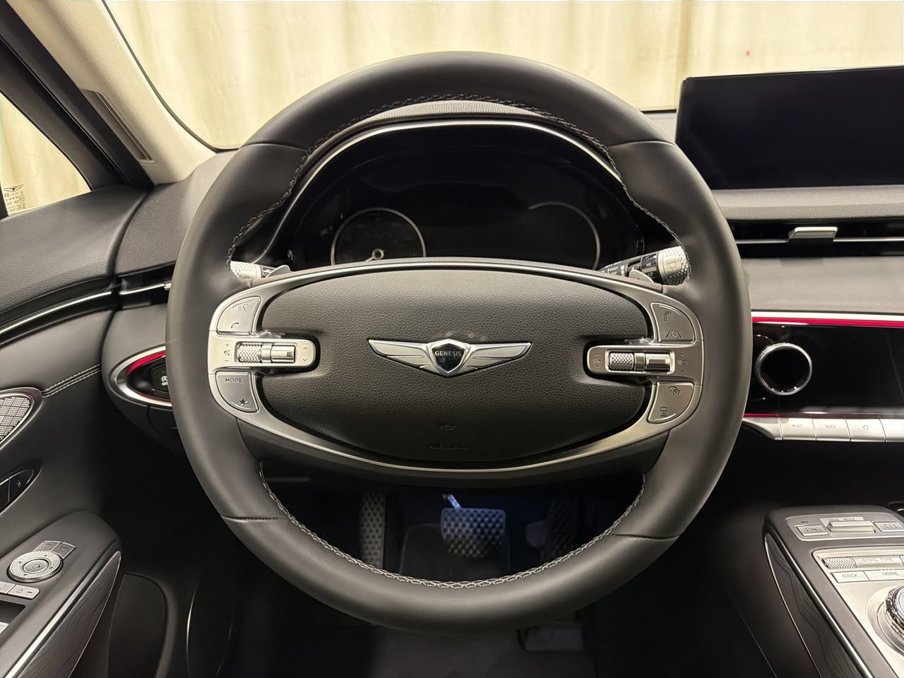 2024 GENESIS GV70 Standard - Photo 16