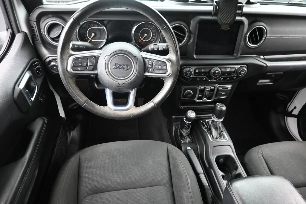 Used 2019 White Jeep Unlimited Sahara image 14