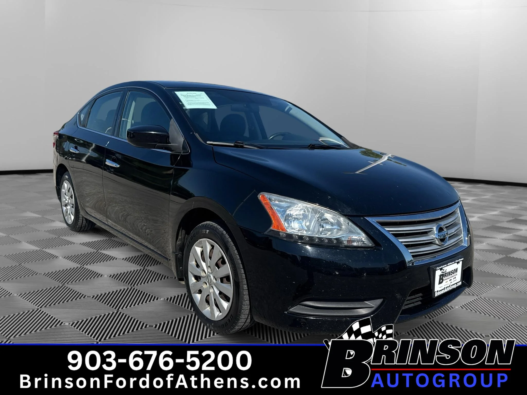 Used 2015 Super Black Nissan SV image 3