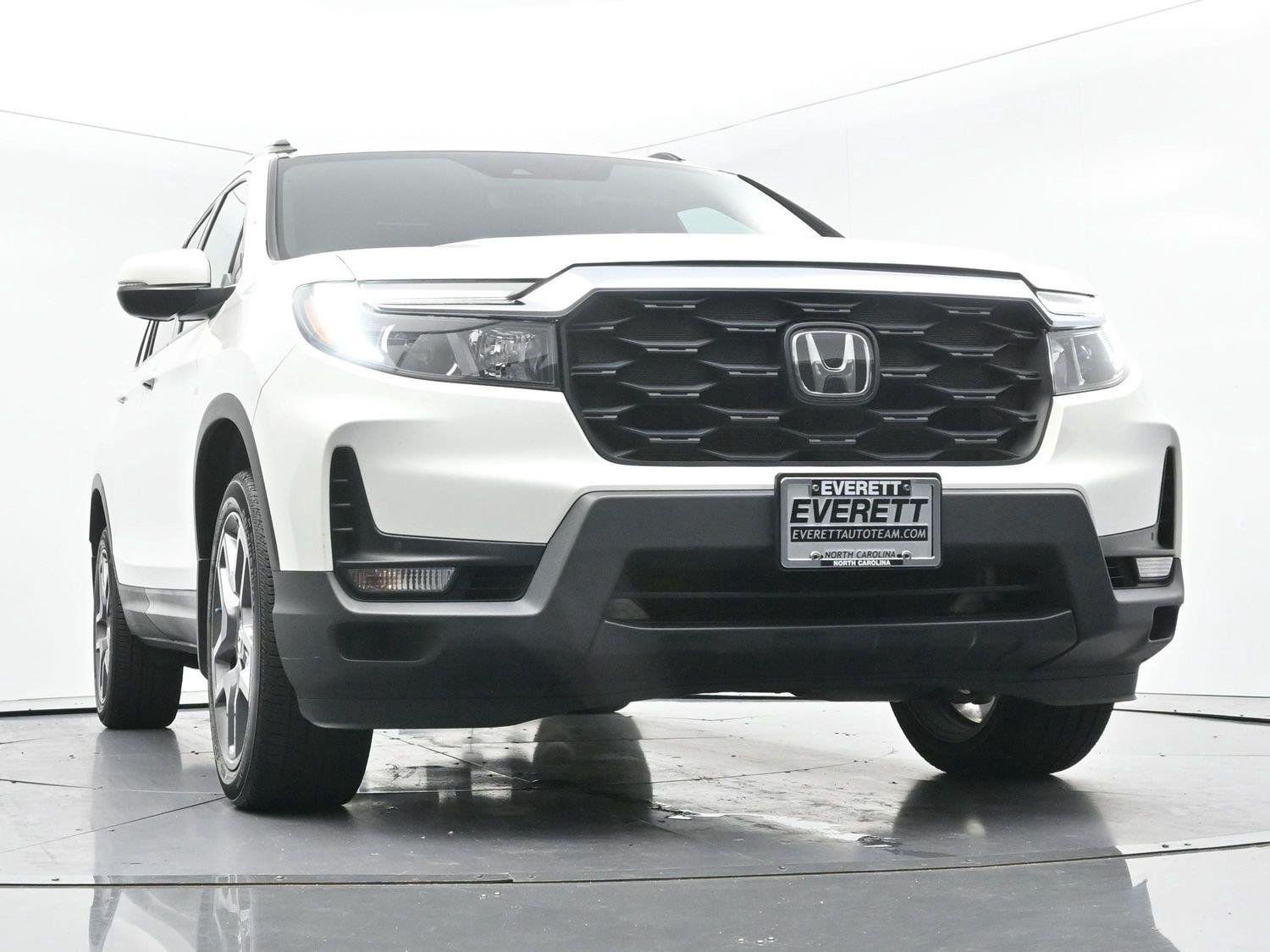 Used 2023 Platinum White Pearl Honda EX-L image 42