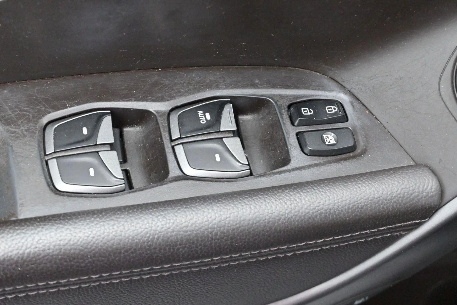 Used 2013 Cabo Bronze Hyundai Sport image 11
