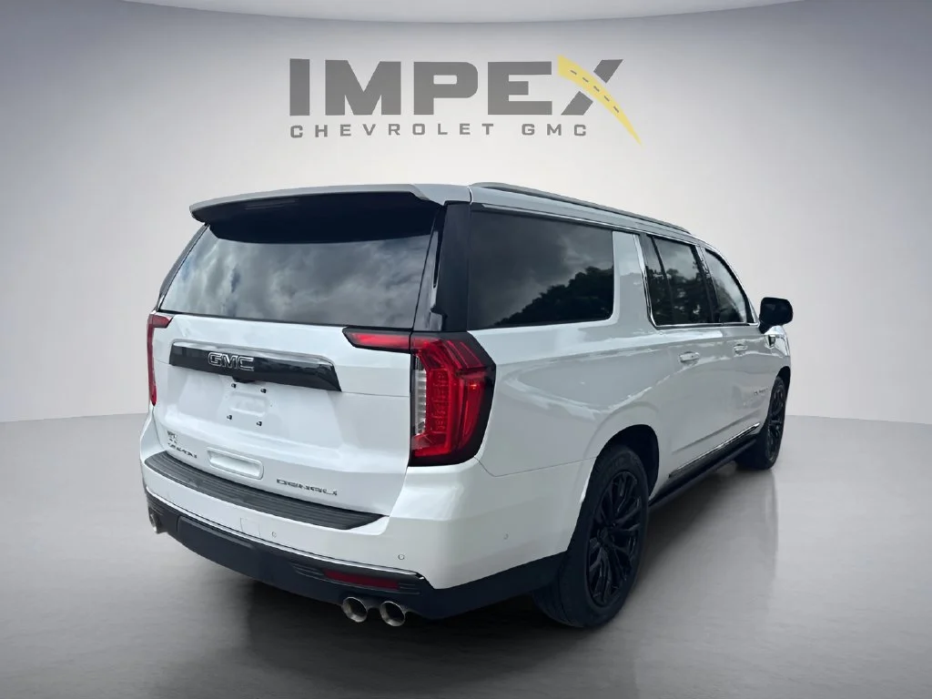 Used 2023 White Frost Tricoat GMC Denali Ultimate image 5