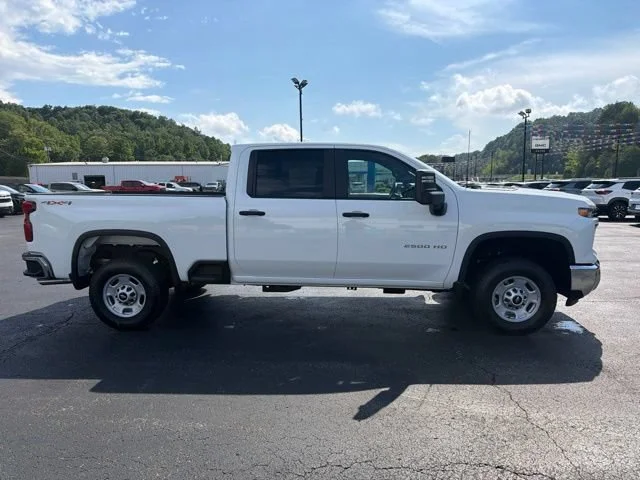 New 2026 Summit White Chevrolet WT image 9
