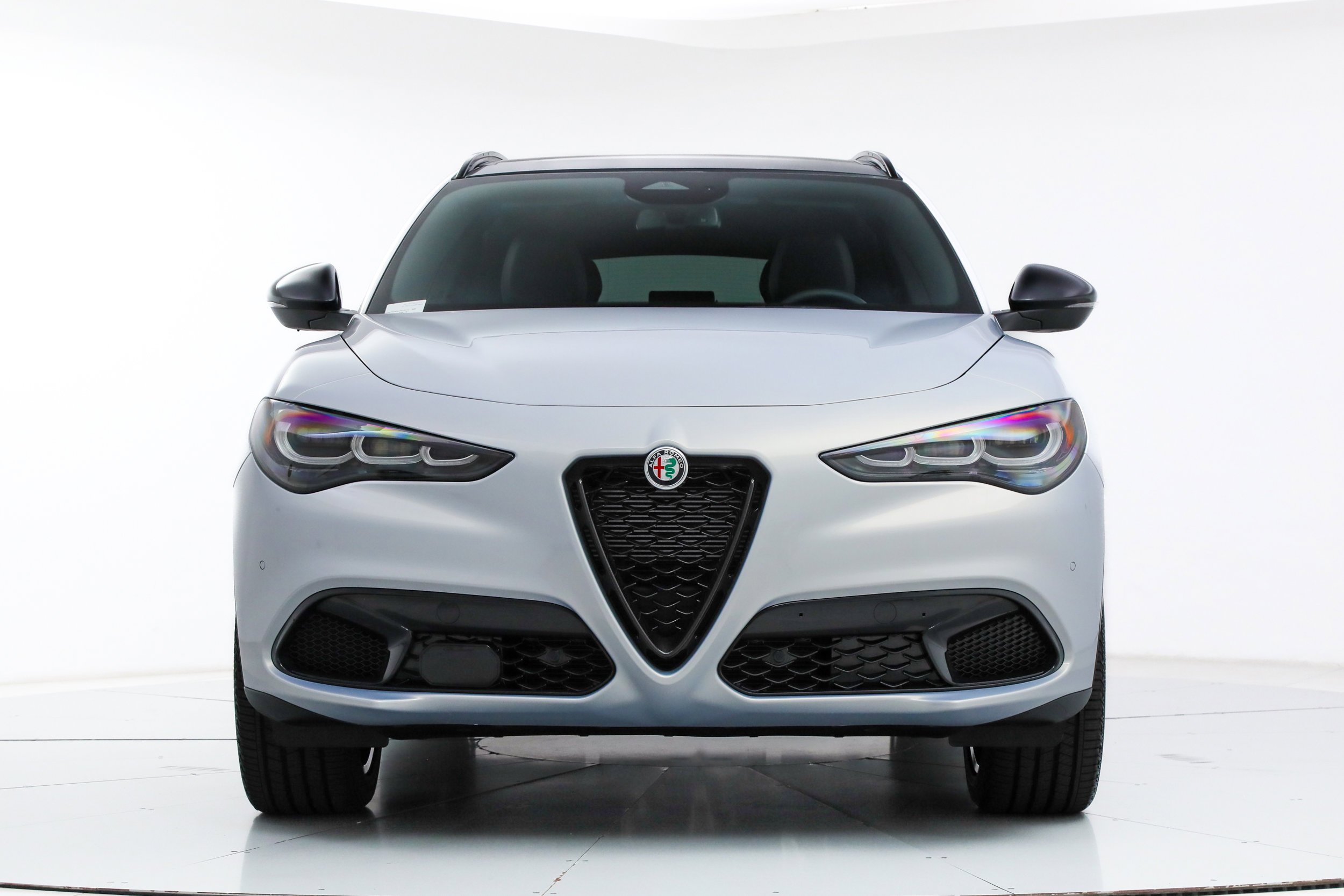 New 2026 Moonlight Gray Metallic Exterior Paint Alfa Romeo  image 8