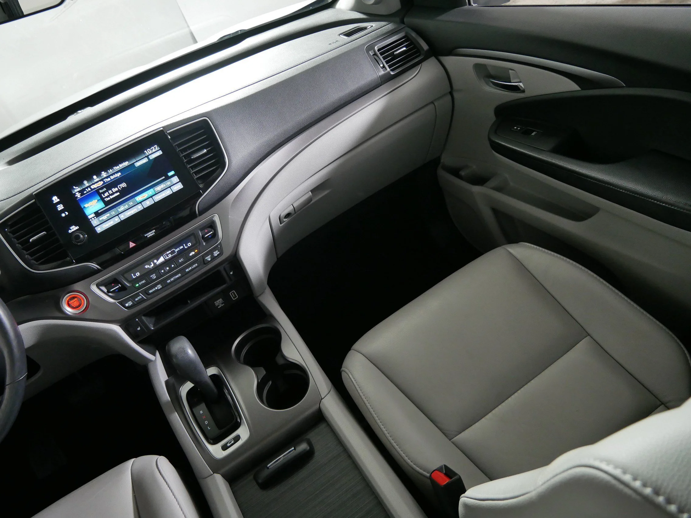 Used 2019 Lunar Silver Metallic Honda EX-L image 11