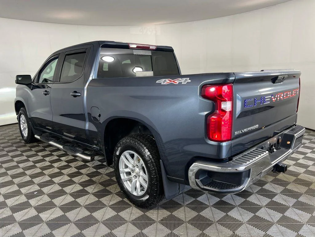 Used 2020 Shadow Gray Metallic Chevrolet LT image 4
