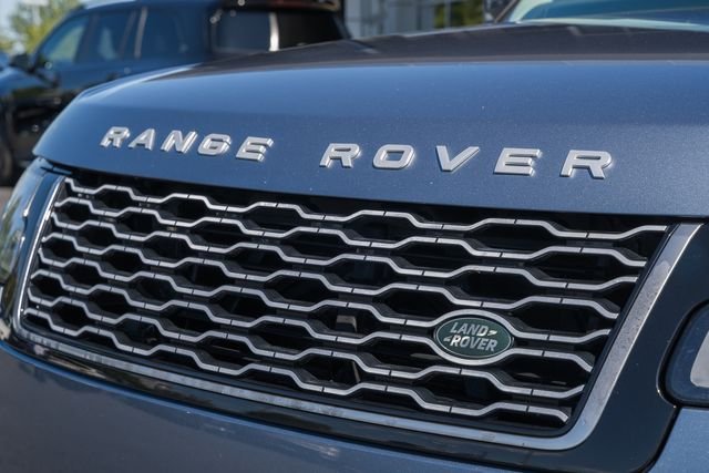 Used 2018 Byron Blue Metallic Land Rover 5.0L V8 Supercharged Autobiography image 13