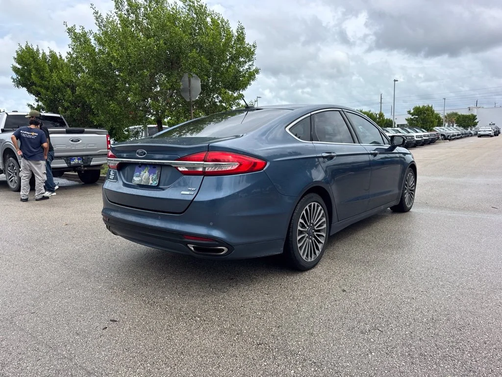 Used 2018 Blue Ford SE image 5