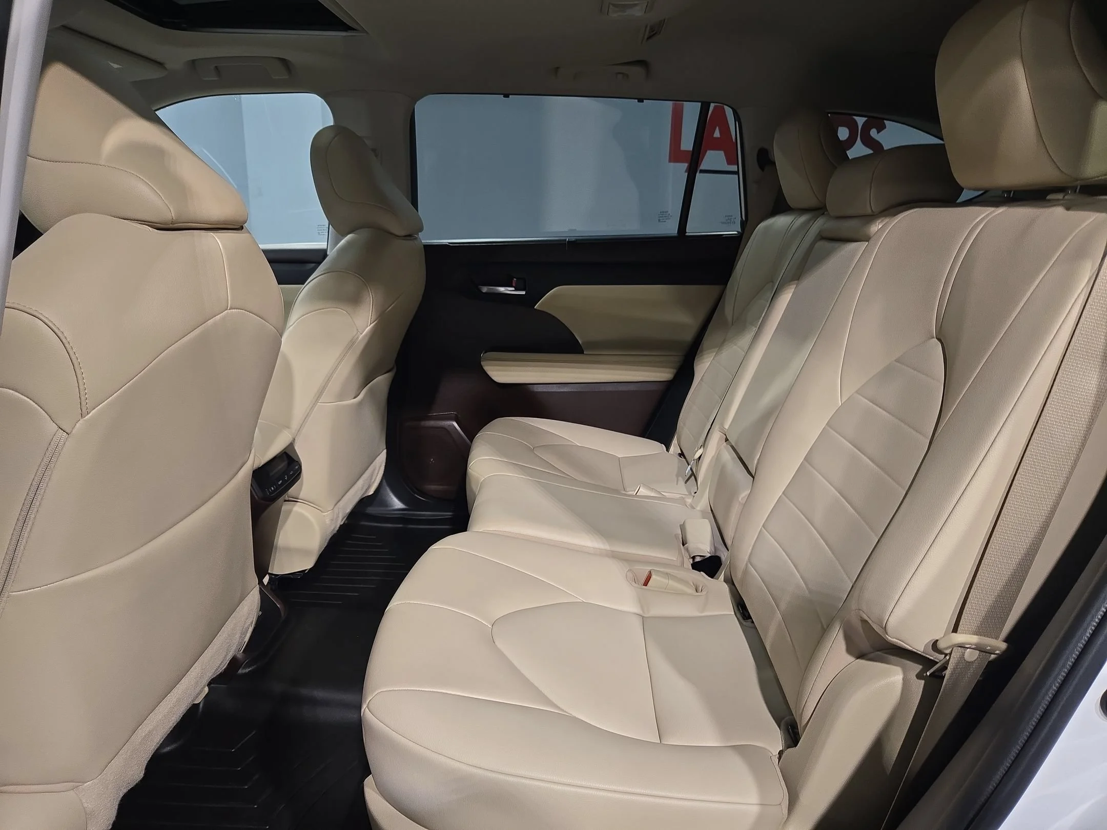 Used 2022 Wind Chill Pearl Toyota XLE image 36