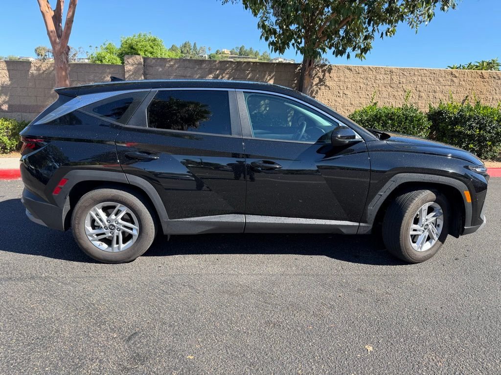 Used 2025 Black Hyundai SE image 2