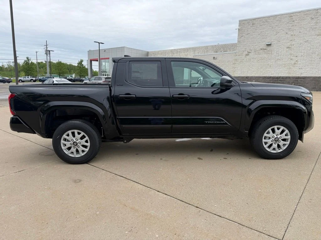 2026 Toyota Tacoma SR5 - Photo 6