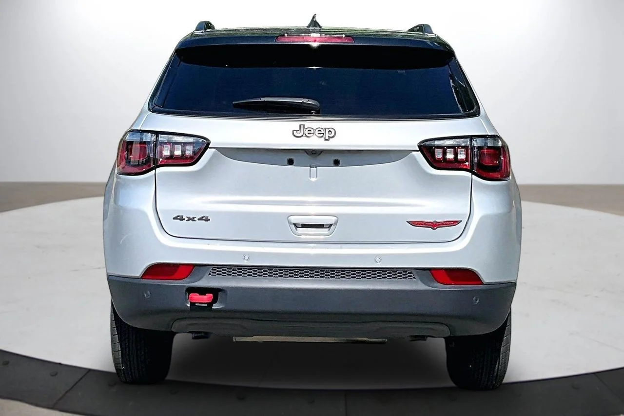 Used 2024 Silver Jeep Trailhawk image 7