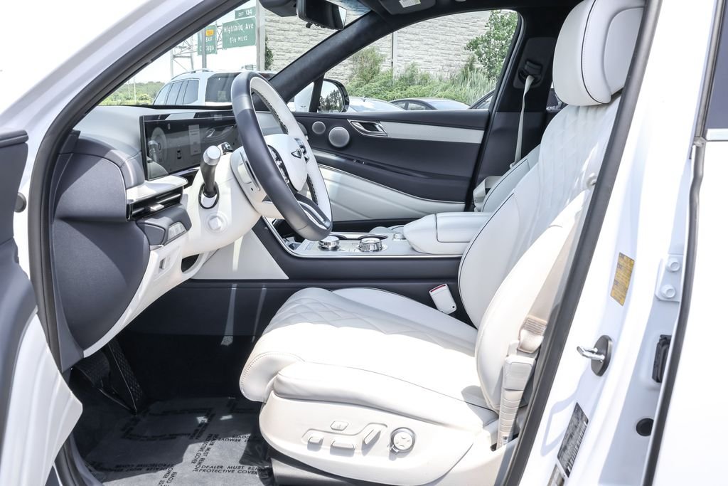 Used 2025 White Genesis 3.5T Prestige image 6