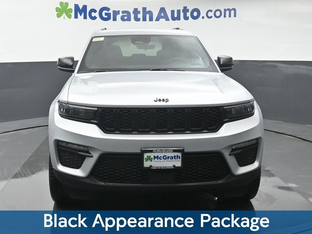 New 2025 Silver Zynith Exterior Paint Jeep Limited image 5