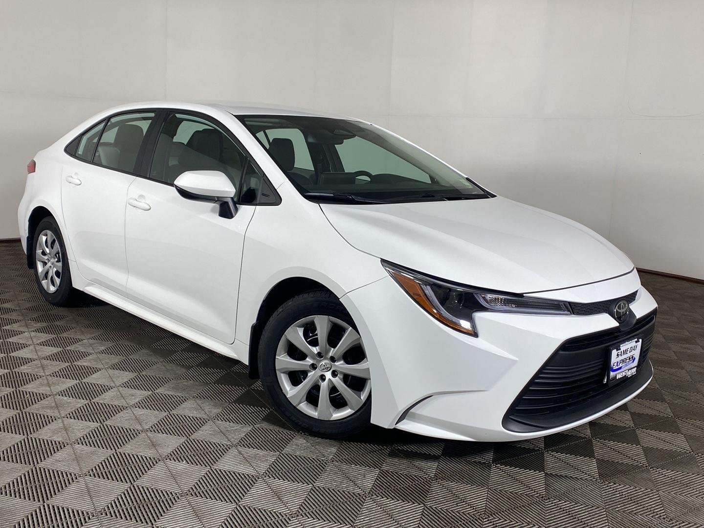 Used 2023 Ice Cap Toyota LE image 20