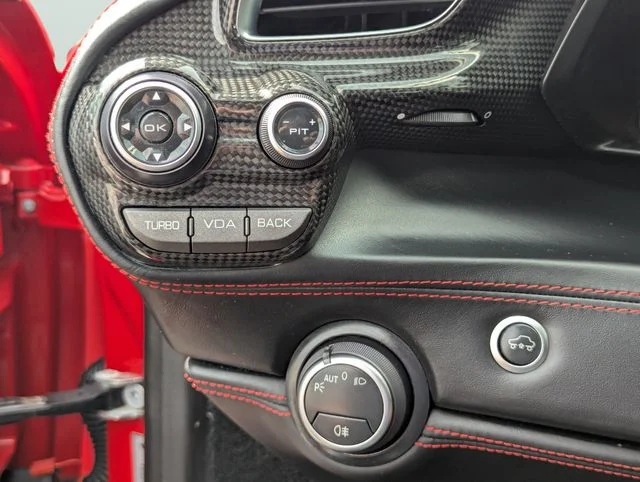 Used 2018  Ferrari Base image 34