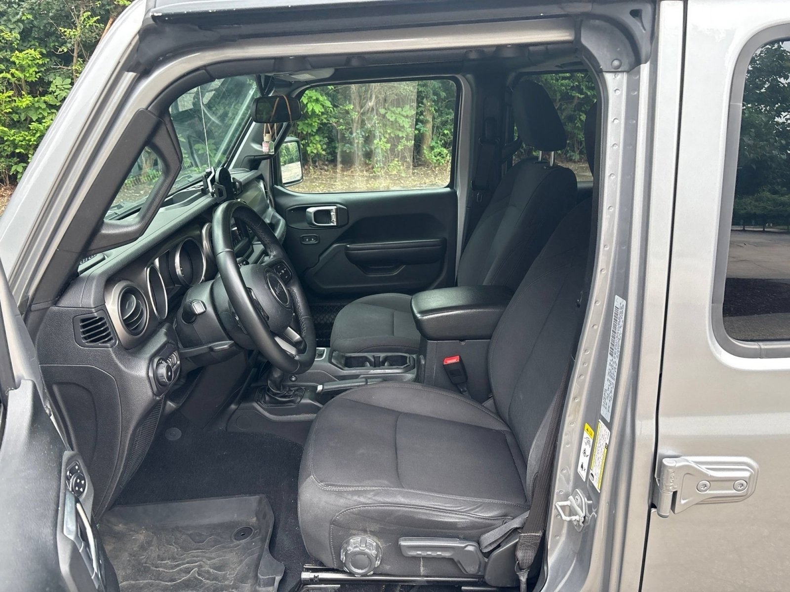Used 2018 Billet Silver Metallic Clearcoat Jeep Sport S image 4