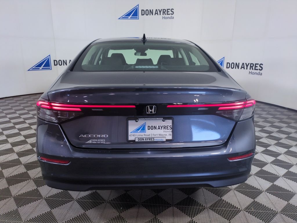 New 2026 Meteorite Gray Metallic Honda SE image 4