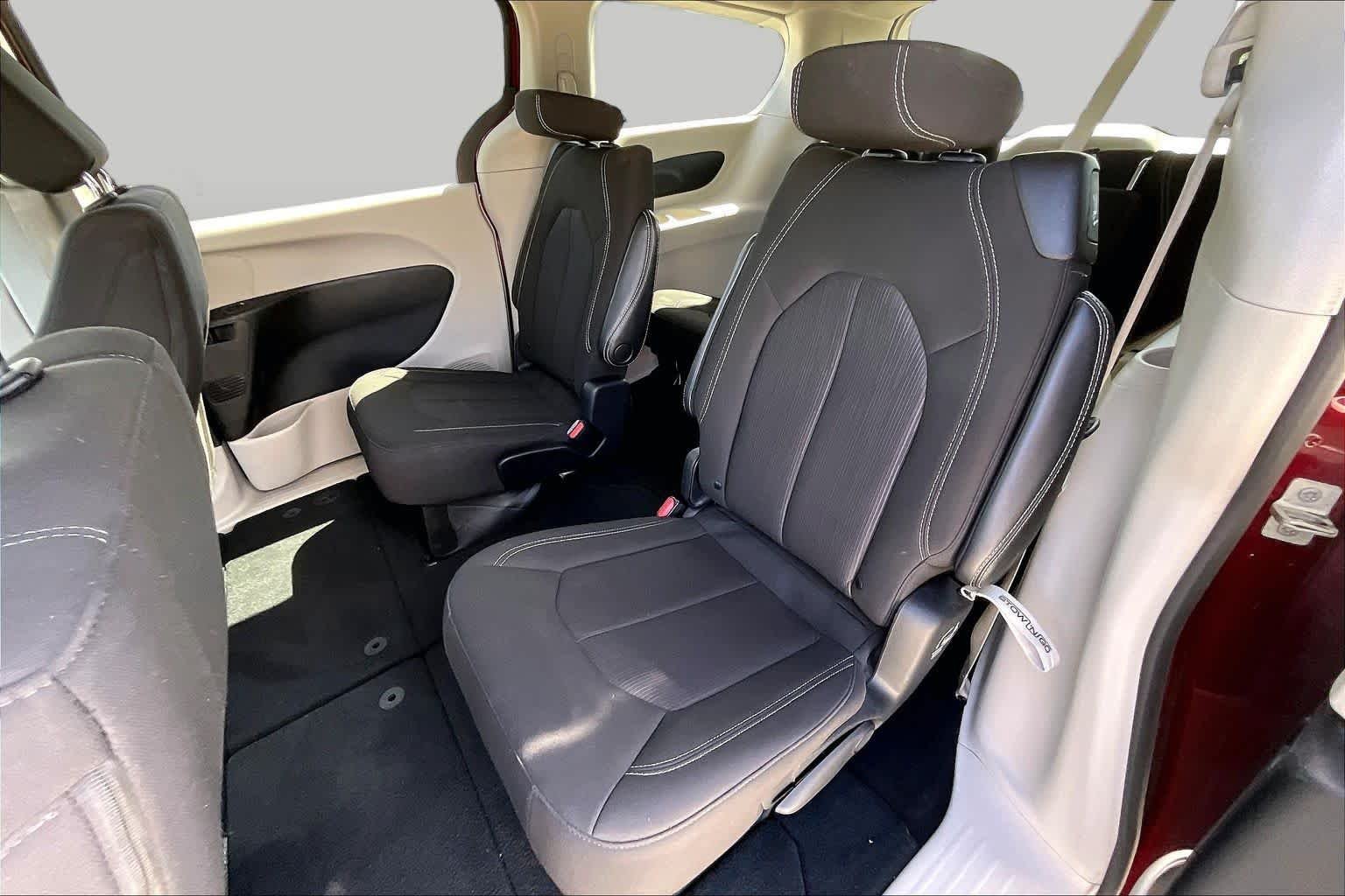 Used 2023 Velvet Red Pearlcoat Chrysler LX image 20
