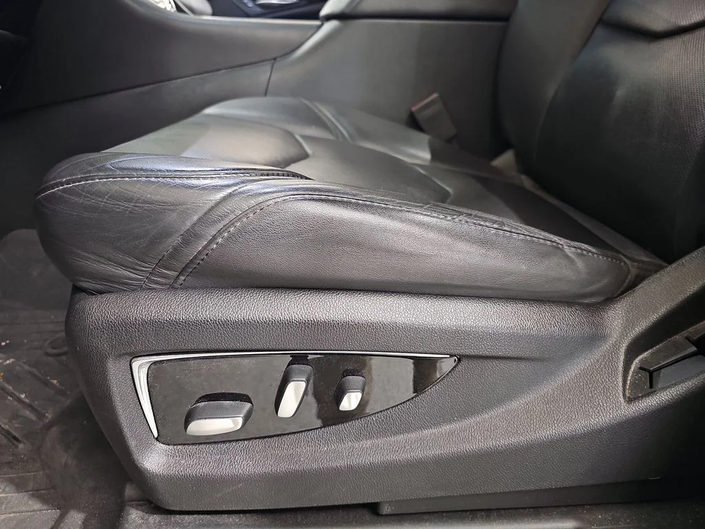 Used 2017 Silver Cadillac Luxury image 31
