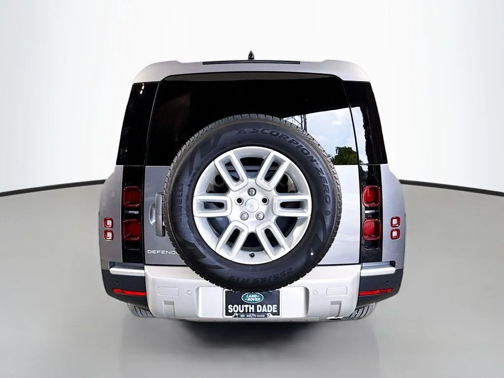 Used 2024 Gray Land Rover S image 6