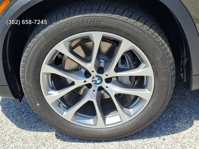 New 2026 Manhattan Green Metallic BMW xDrive40i image 8
