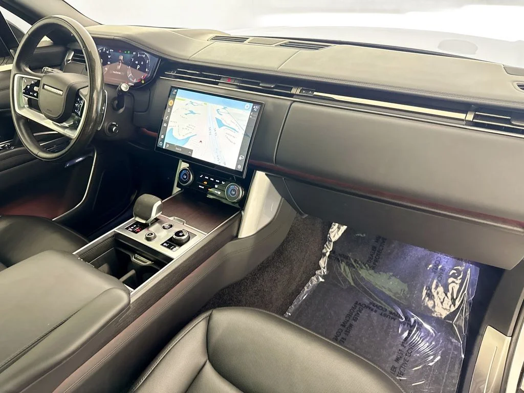 Used 2023 White Land Rover Autobiography image 31