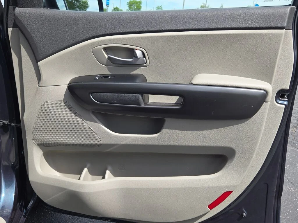 2017 Kia Sedona LX - Photo 8