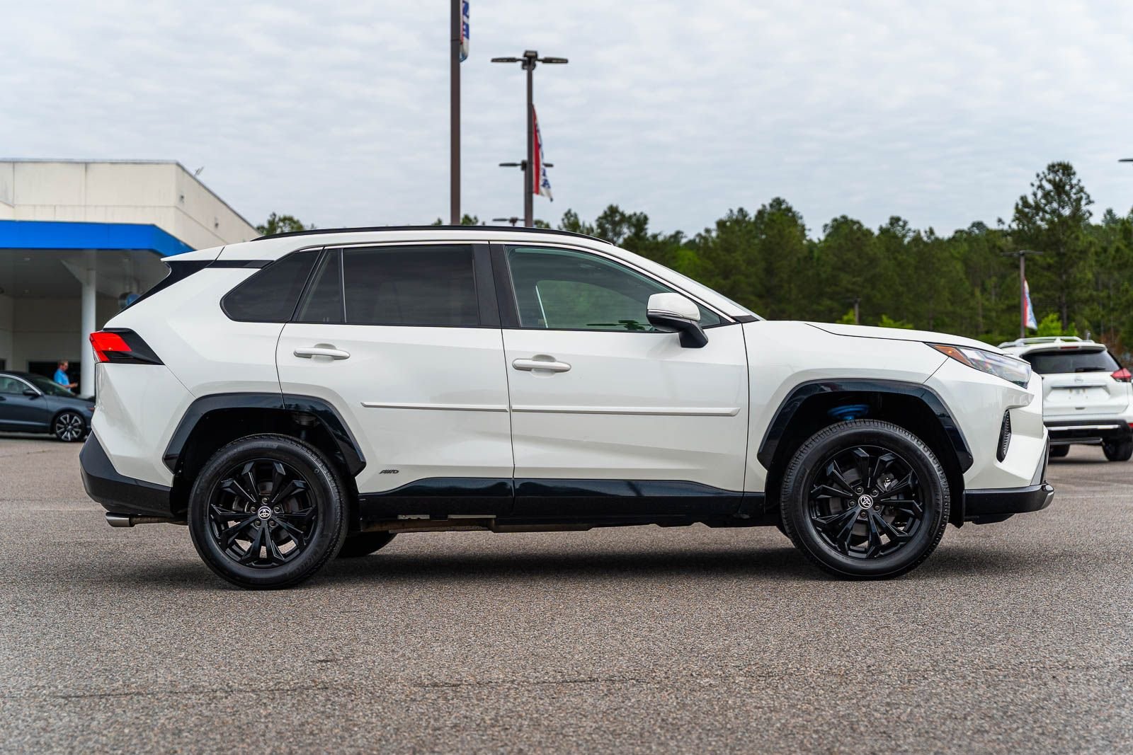 2022 Toyota RAV4 SE - Photo 8