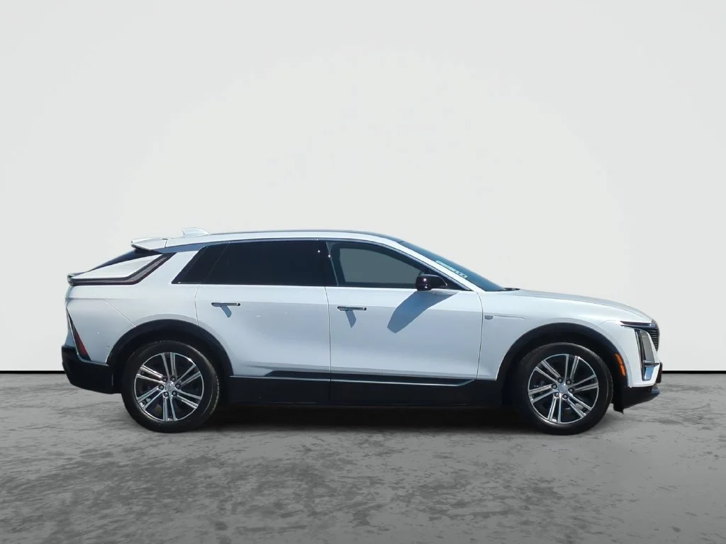 New 2027 Vibrant White Tricoat Cadillac Luxury image 9